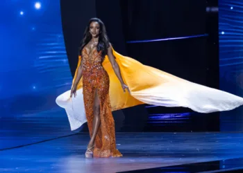 Miss Jamaica 2025, Gabrielle Henry,  cayó desde una altura de 1,5 metros a través de una abertura en el escenario.