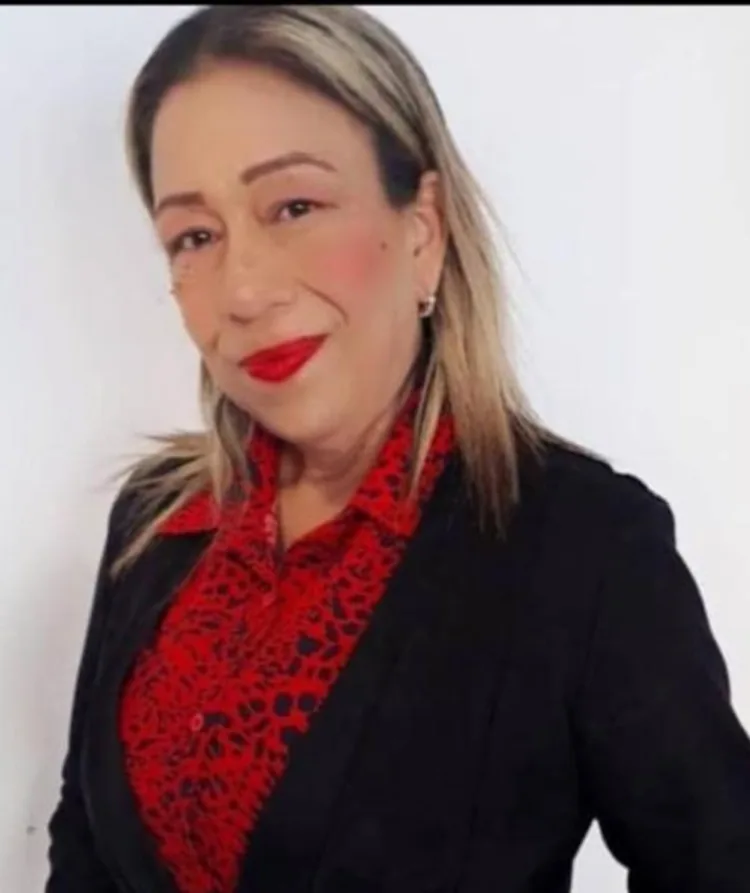 Murió abogada tras caer del puente