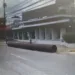 Vecinos de la zona y  conductores esperan que el enorme tubo sea retirado por Hidrocentro.