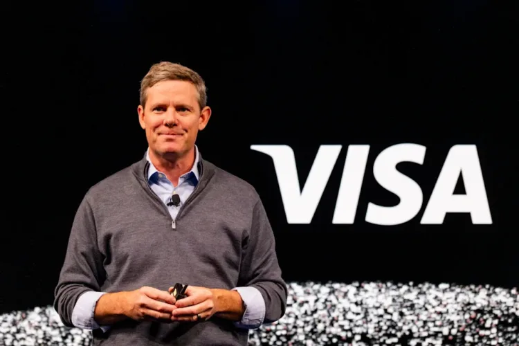 Visa estudia una ronda de despidos para impulsar el uso de la IA.