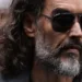 Russell Brand ha participado en diversas producciones de Hollywood, destacando tanto en comedias de acción real como prestando su voz para exitosas películas animadas.