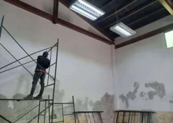 Los trabajos incluyen reparaciones del techo y pintura interior.