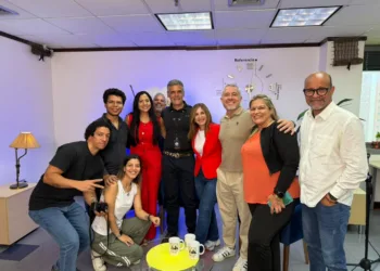 La visita a la sede de Contrapunto.com estuvo marcada por la camaradería.
