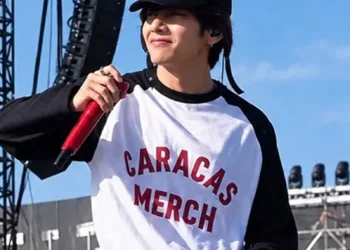 Todo lo que viste  Taehyung se agota en pocas horas.