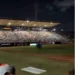 El estadio Luis Aparicio "El Grande", se fue quedando a oscuras durante el partido de este viernes 16.