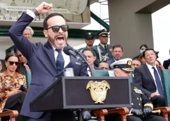 El presidente de Colombia, Abelardo de la Espriella, lanzó una severa advertecia a los funcionarios corruptos.