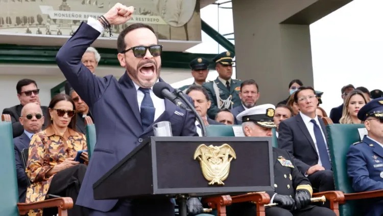 El presidente de Colombia, Abelardo de la Espriella, lanzó una severa advertecia a los funcionarios corruptos.