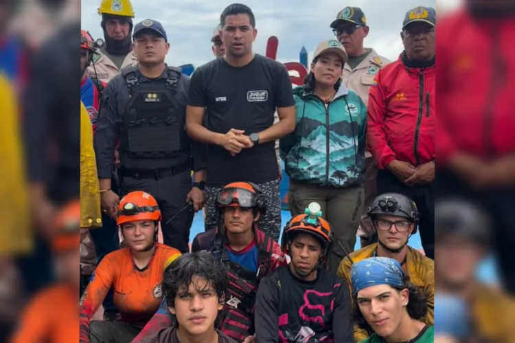 Los funcionarios realizaron aproximadamente 16 horas continuas de labores de rastreo.