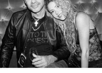 La cantante colombiana compartió una imagen en blanco y negro junto a su expareja.
