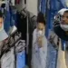 Los rostros de ambos delincuentes fueron captados por las cámaras de la tienda asaltada.