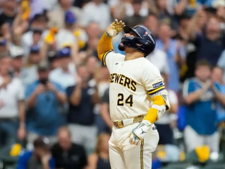 William Contreras comenzó la temporada luciéndose en el campo de juego.